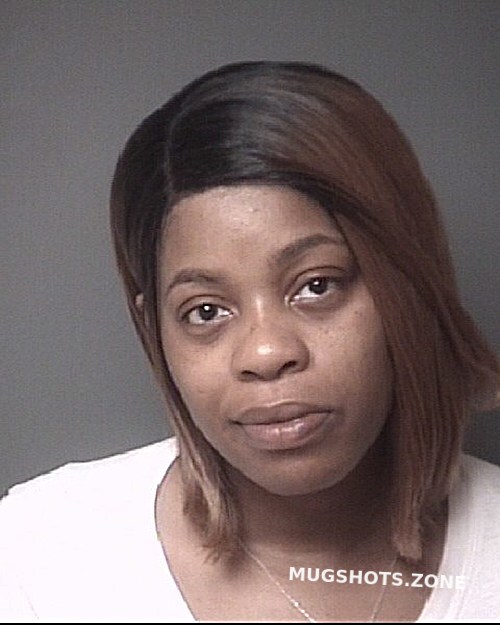 MOORE LATOYA TERRIA 06/30/2021 - Dubuque County Mugshots Zone