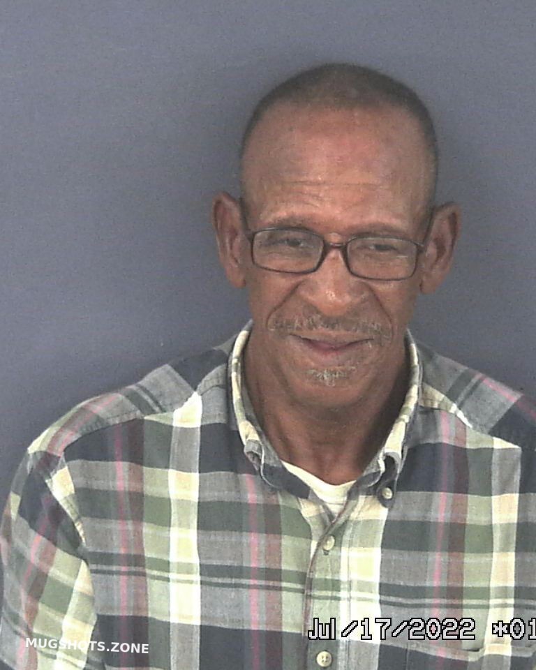 DAVIS SHELBY 07/16/2022 Gadsden County Mugshots Zone