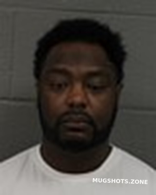 EDWARDS QUINTON RAMONN 04/18/2022 Mecklenburg County Mugshots Zone