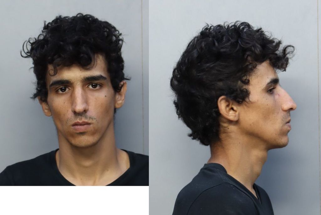GONZALEZ RAFAEL 03/25/2022 MiamiDade County Mugshots Zone