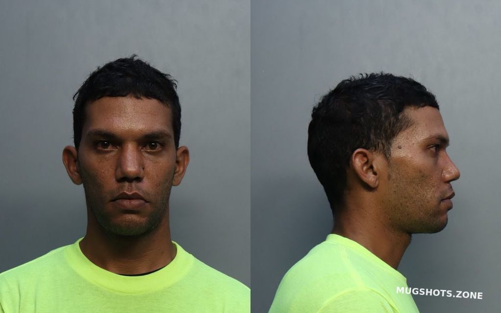 SANTANA RAIDEL 09/27/2022 - Miami-Dade County Mugshots Zone