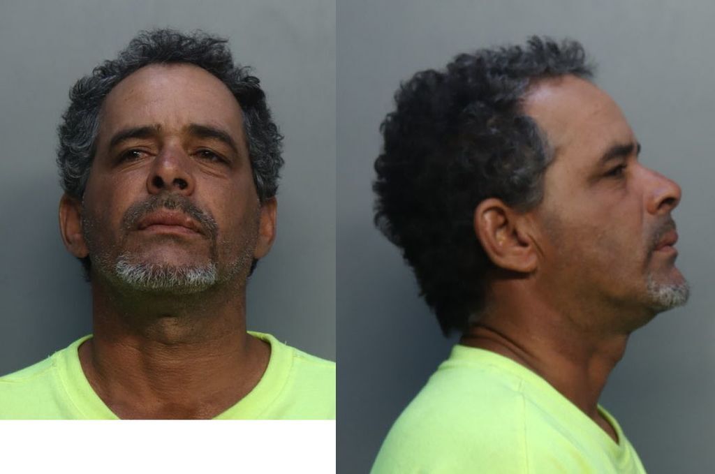 NUNEZ LUIS 10/18/2022 MiamiDade County Mugshots Zone