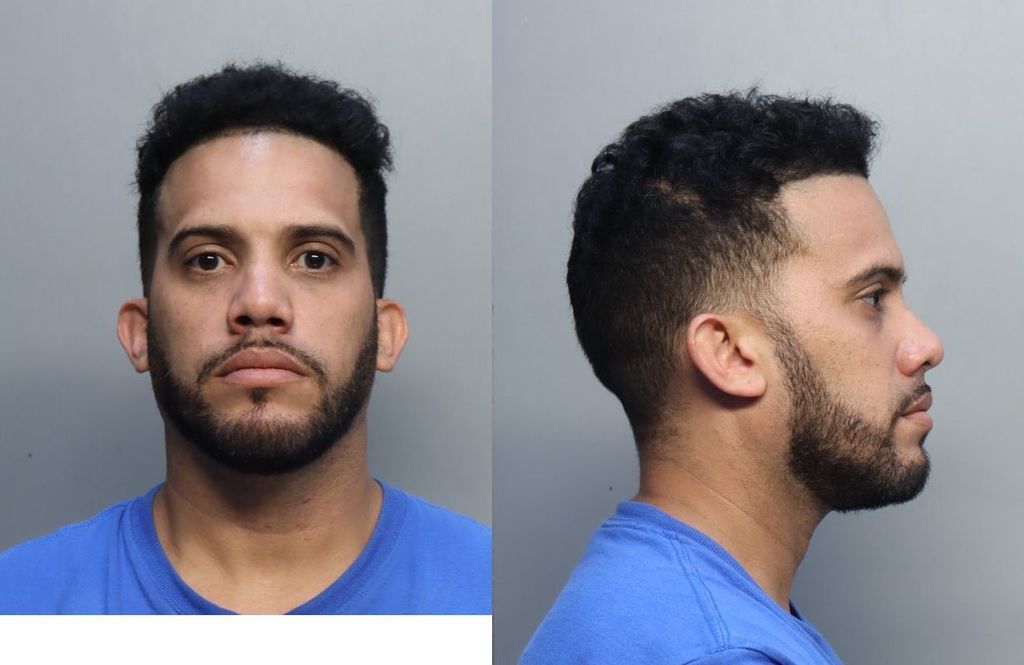 Alemanyzambrano Juanier 03 31 2023 Miami Dade County Mugshots Zone